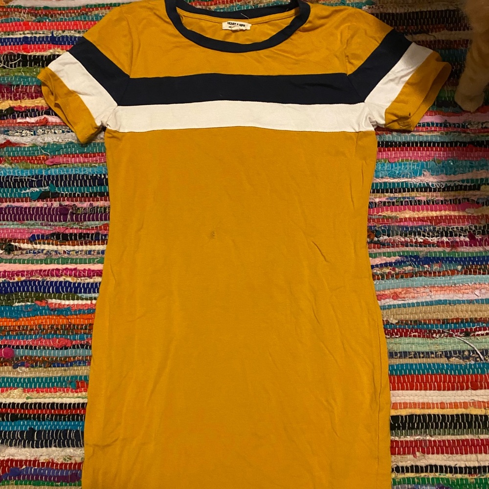 Hi there! I am selling clothes for autism awareness!